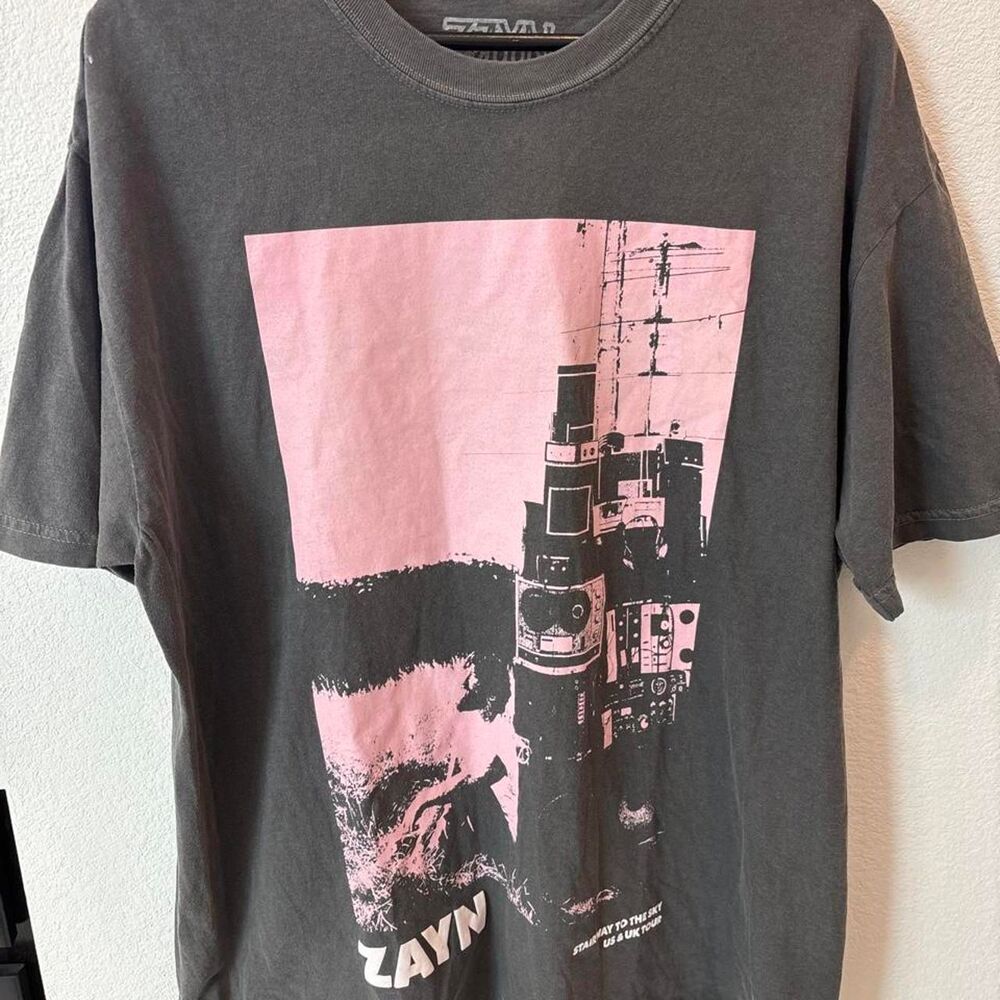 Men's Grey and Black T-shirt